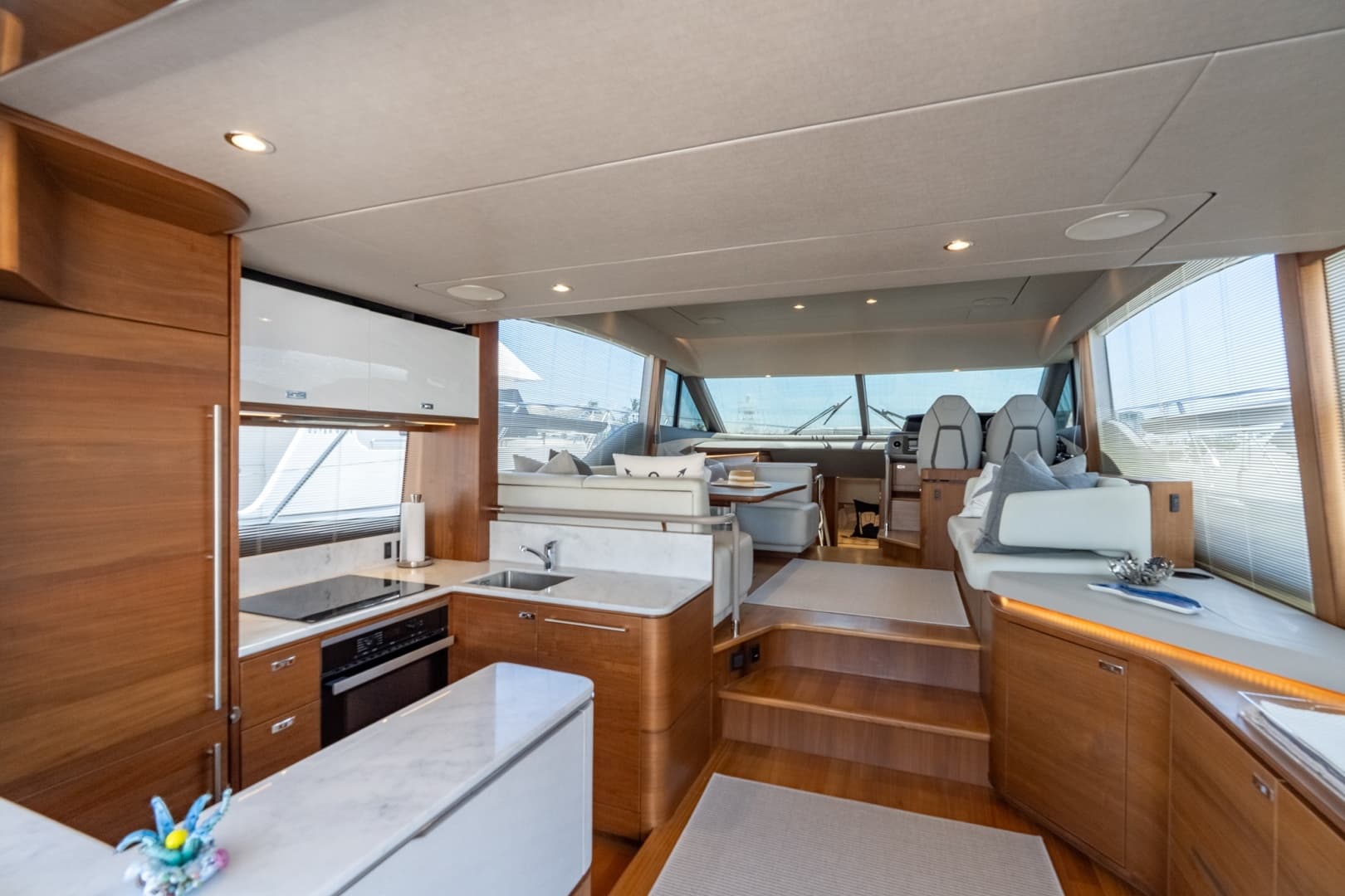 2021 Princess F55