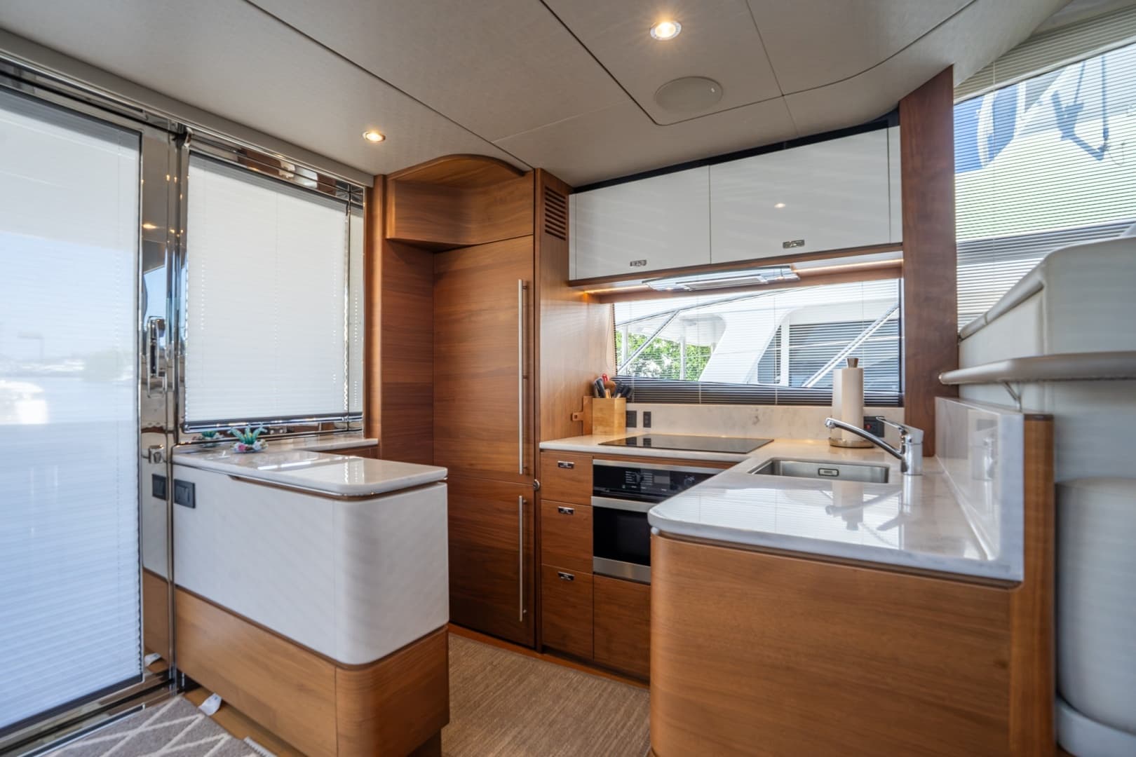 2021 Princess F55