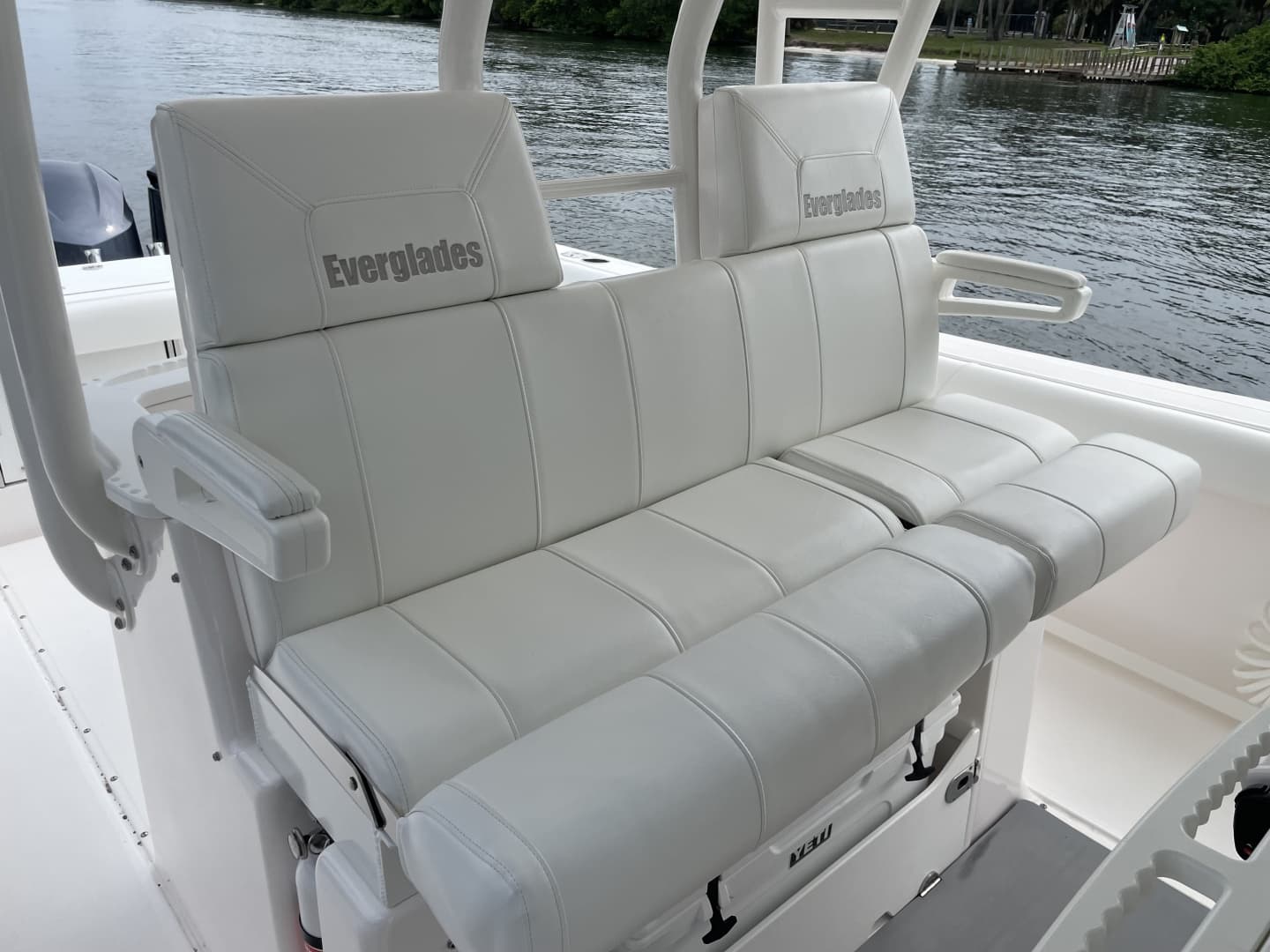 2015 Everglades 355CCX