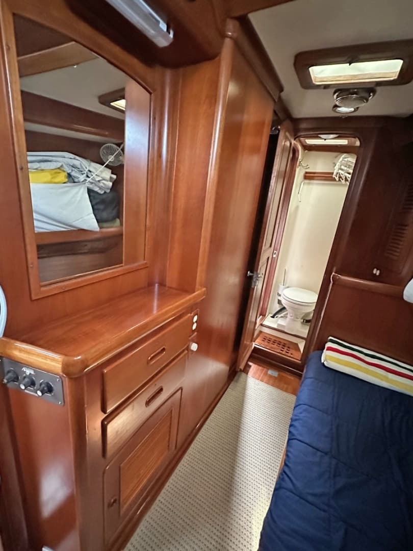 Guest Cabin Fwd to Head