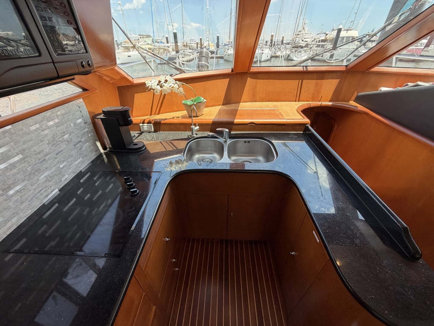 2005 Ocean Alexander 
