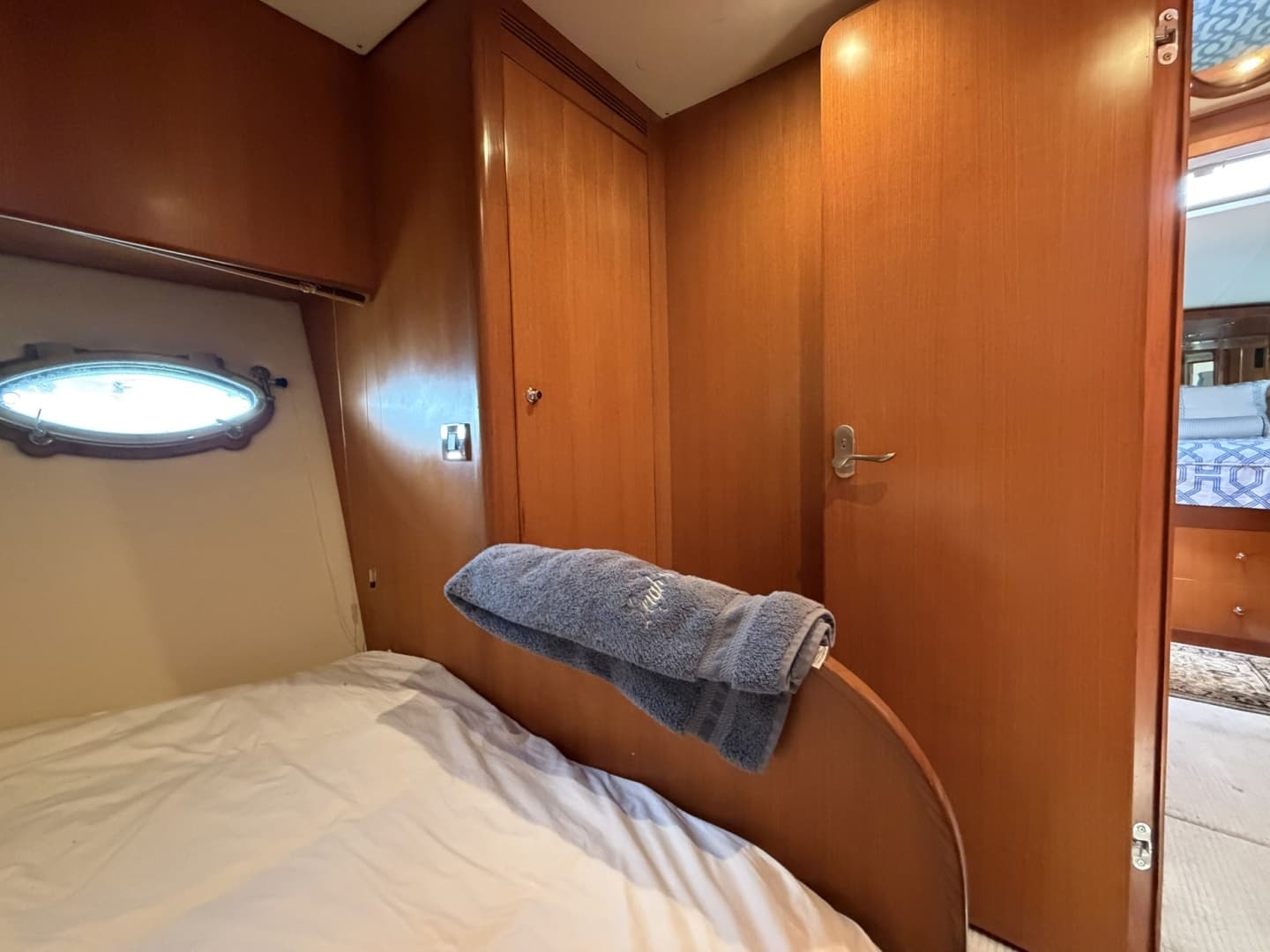 2005 Ocean Alexander 