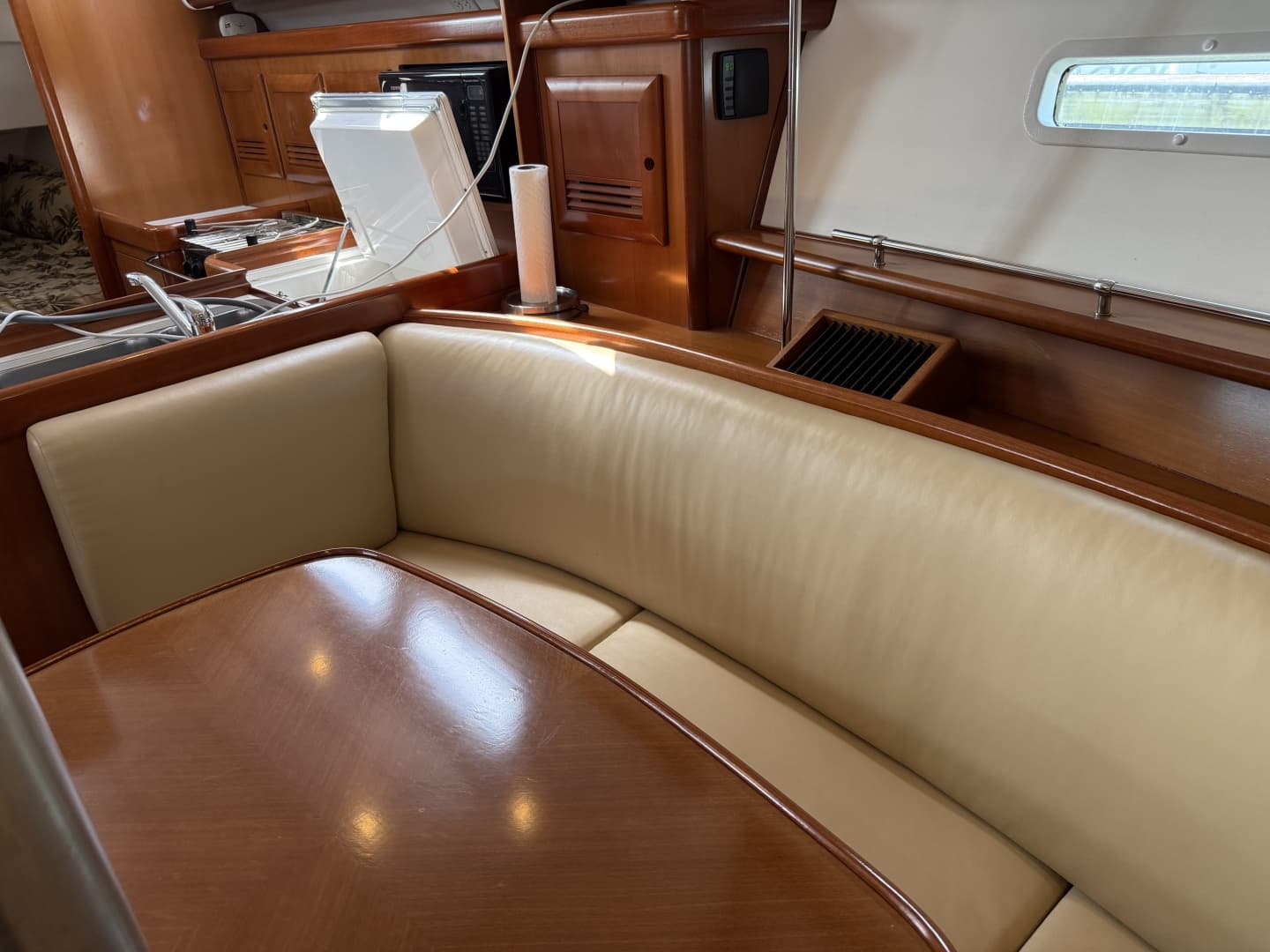 Beneteau 373