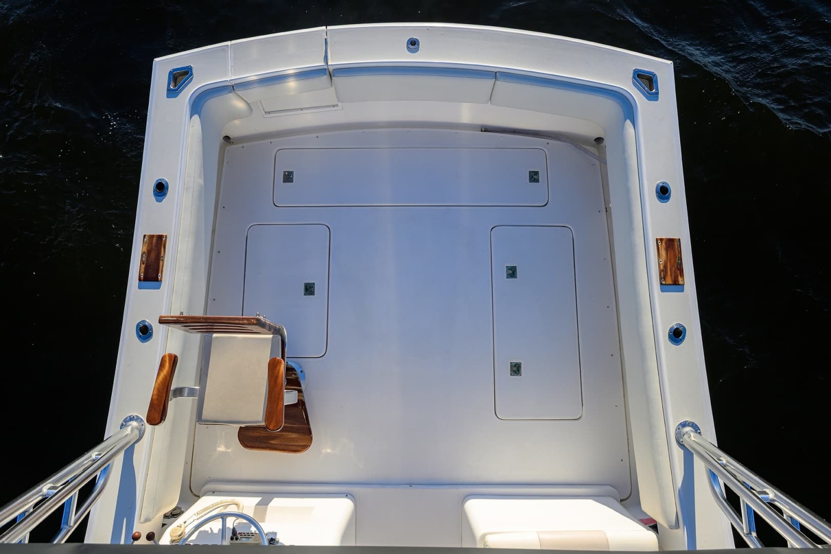 Aura 28 Heron's Catch - Exterior Cockpit