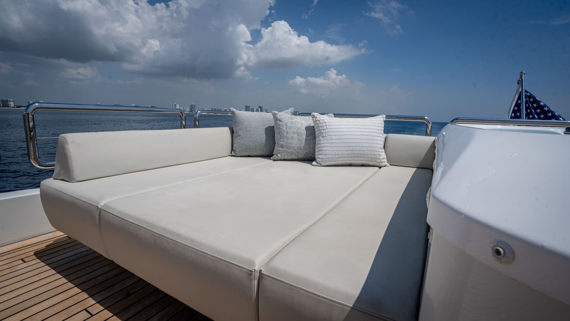 2025 Ocean Alexander 32L