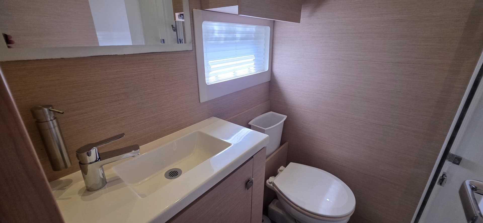 2018 Fountaine Pajot Motor Yacht 44