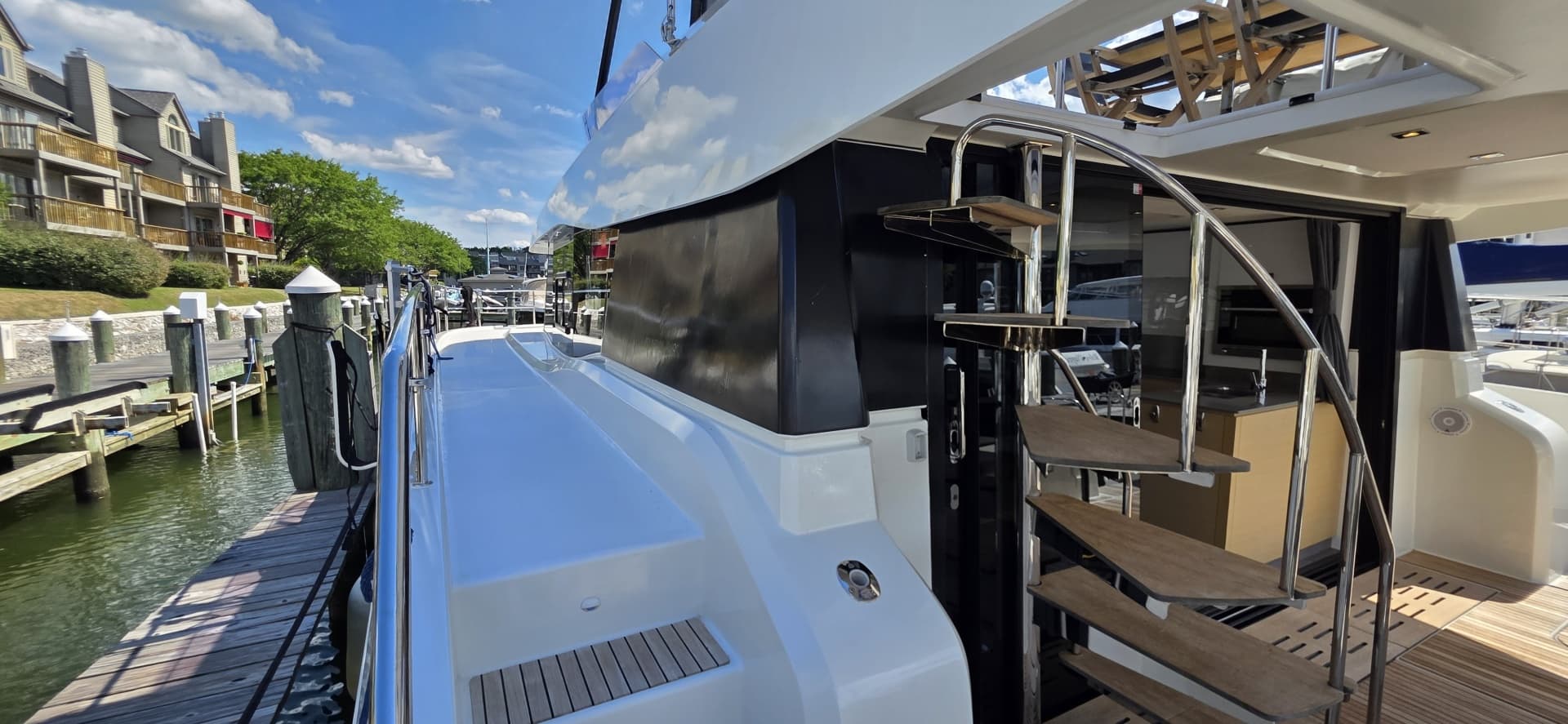 2018 Fountaine Pajot Motor Yacht 44