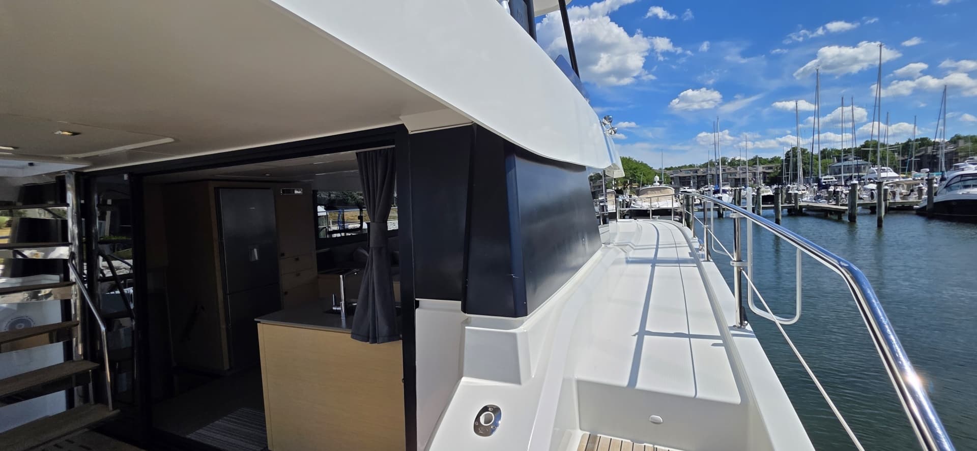 2018 Fountaine Pajot Motor Yacht 44