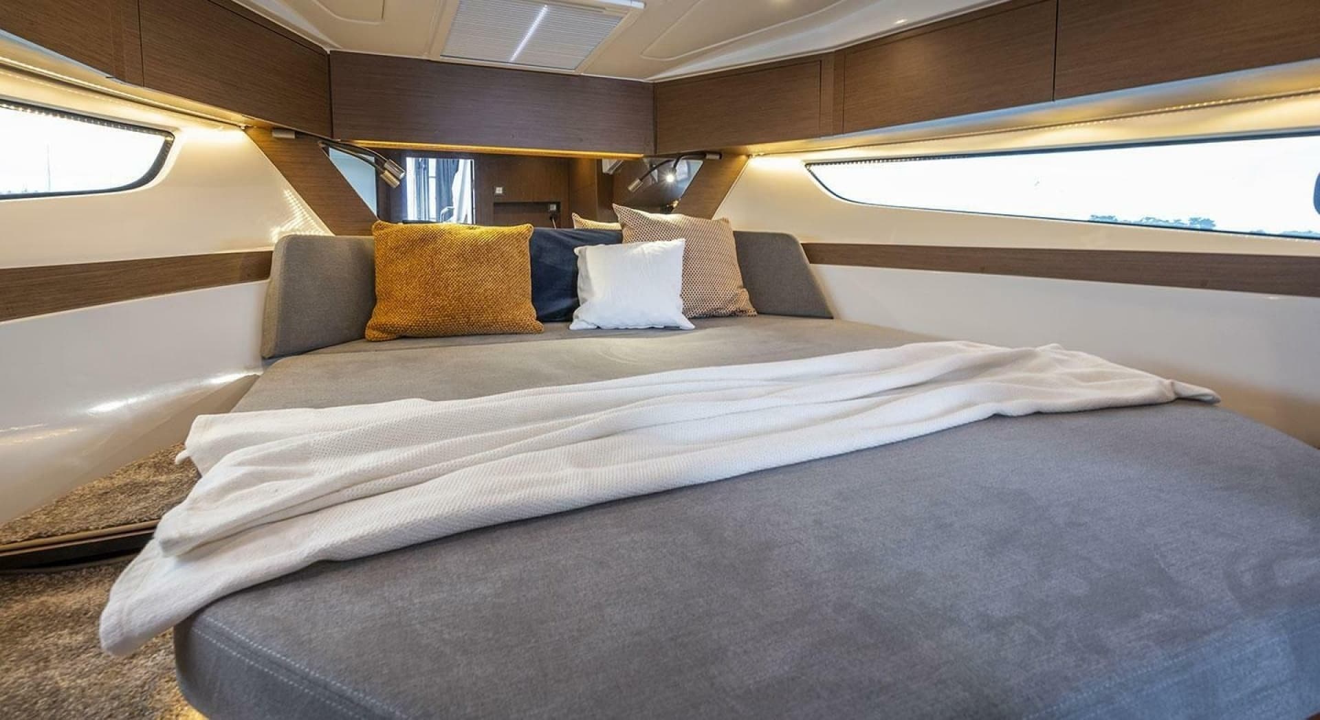 2027 Beneteau Antares 11 Coupe