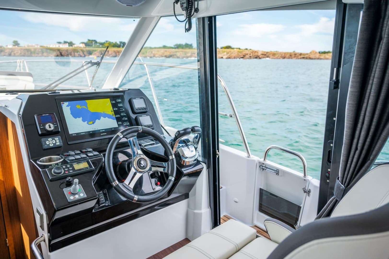 2027 Beneteau Antares 11 Coupe