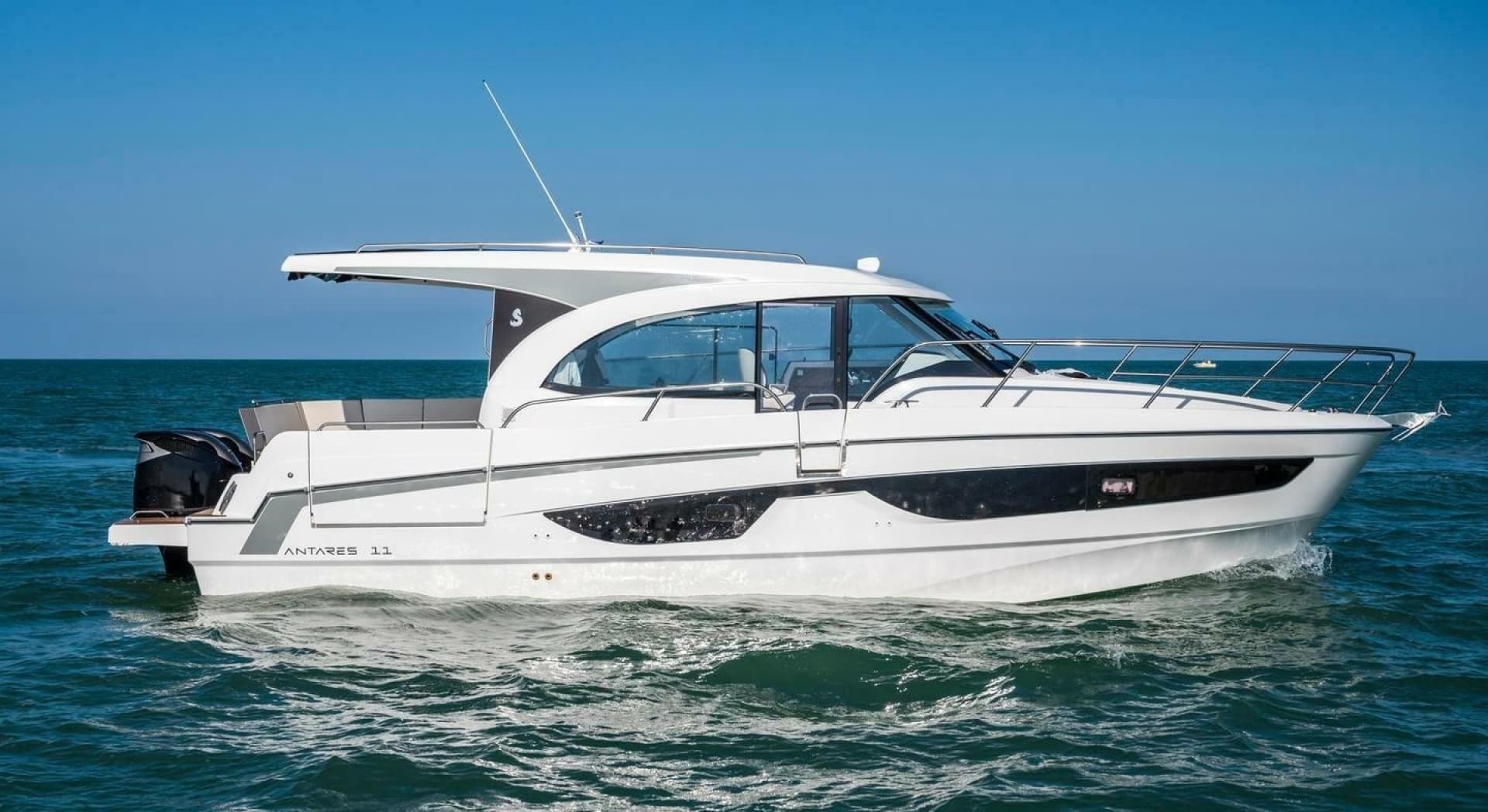 2027 Beneteau Antares 11 Coupe