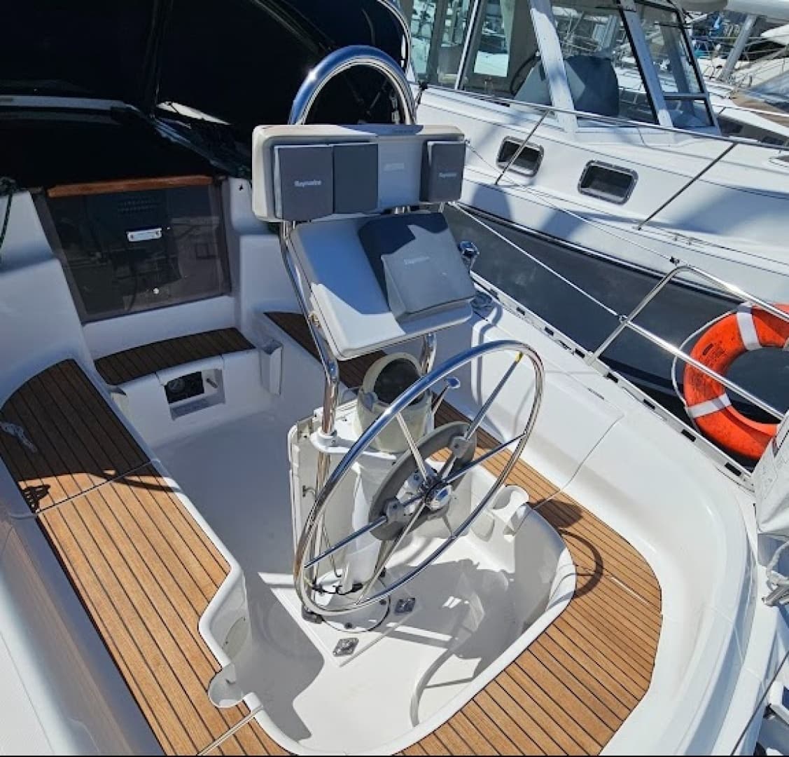2001 Dufour 