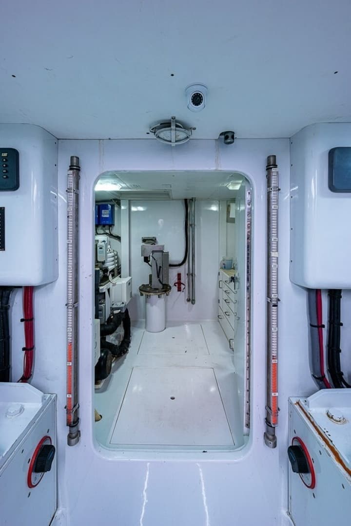 1998 American Custom Yachts 