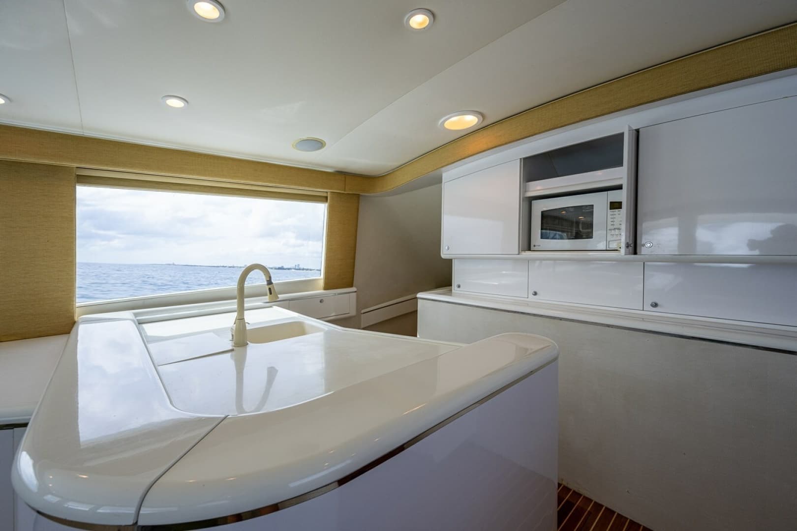 1998 American Custom Yachts 