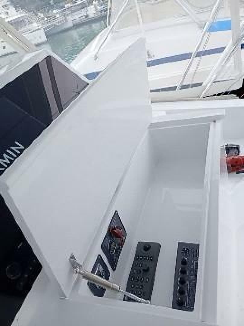 1998 American Custom Yachts 