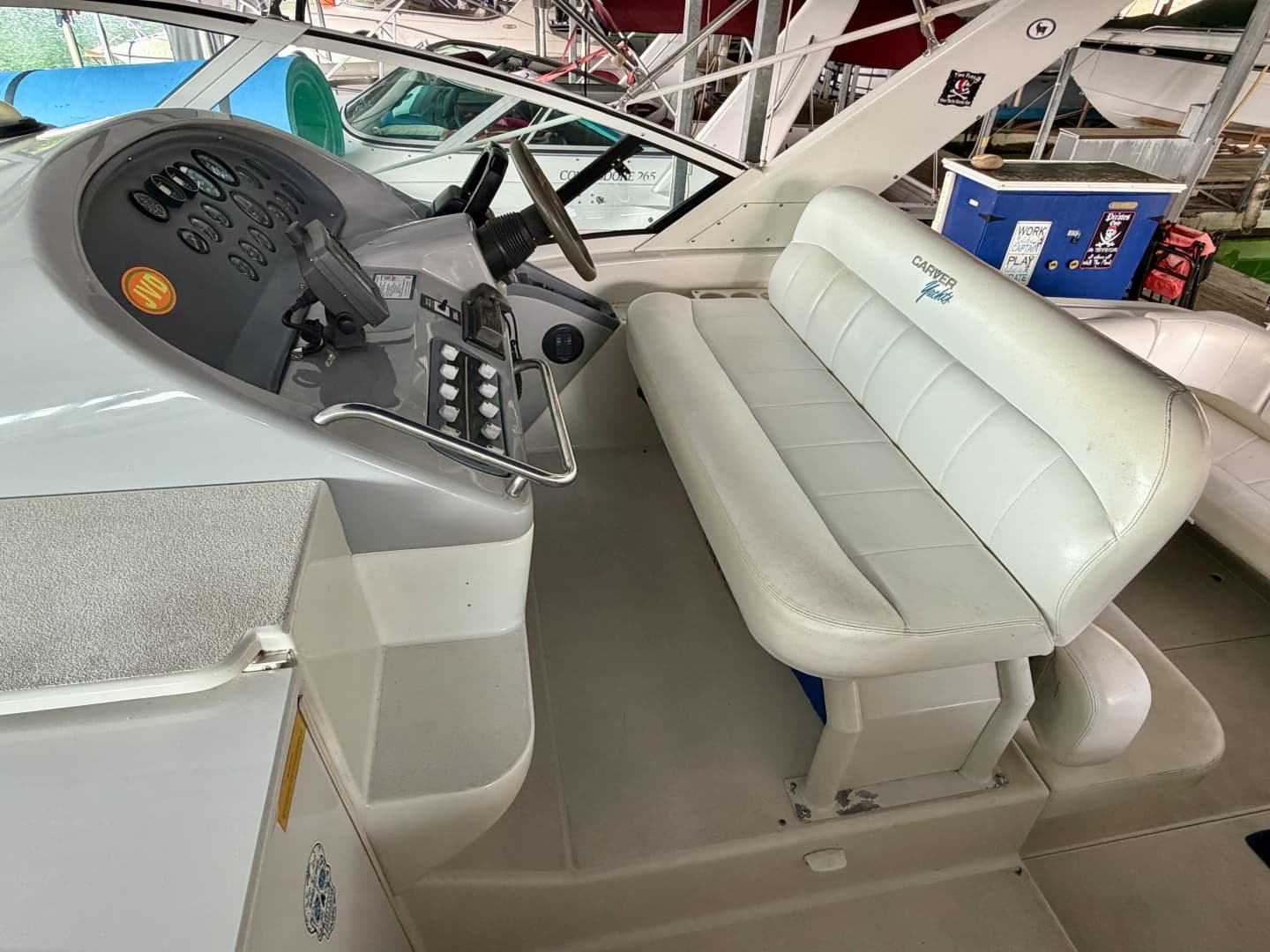 1996 Carver 310 Mid Cabin Express