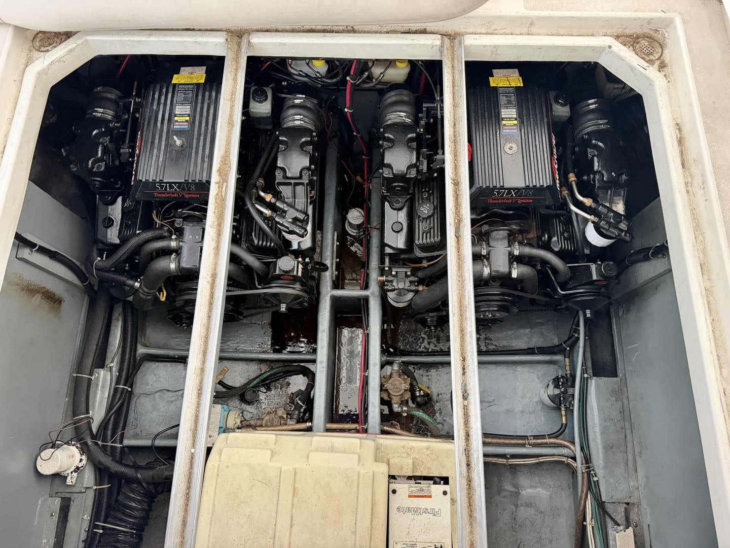 1996 Carver 310 Mid Cabin Express