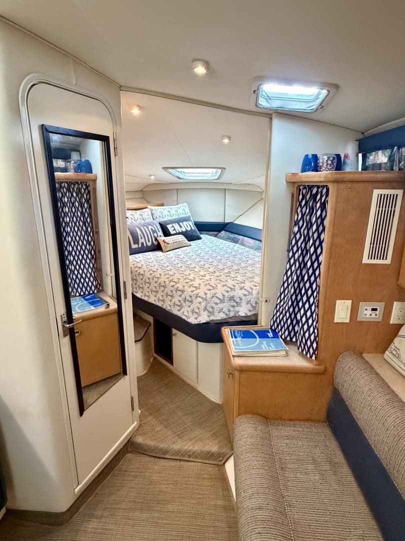 1996 Carver 310 Mid Cabin Express