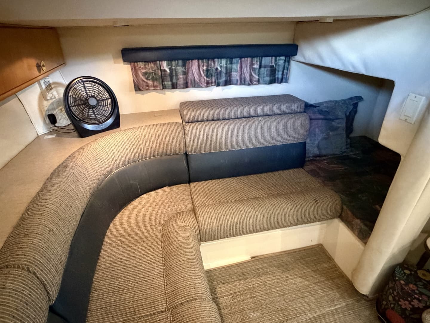 1996 Carver 310 Mid Cabin Express