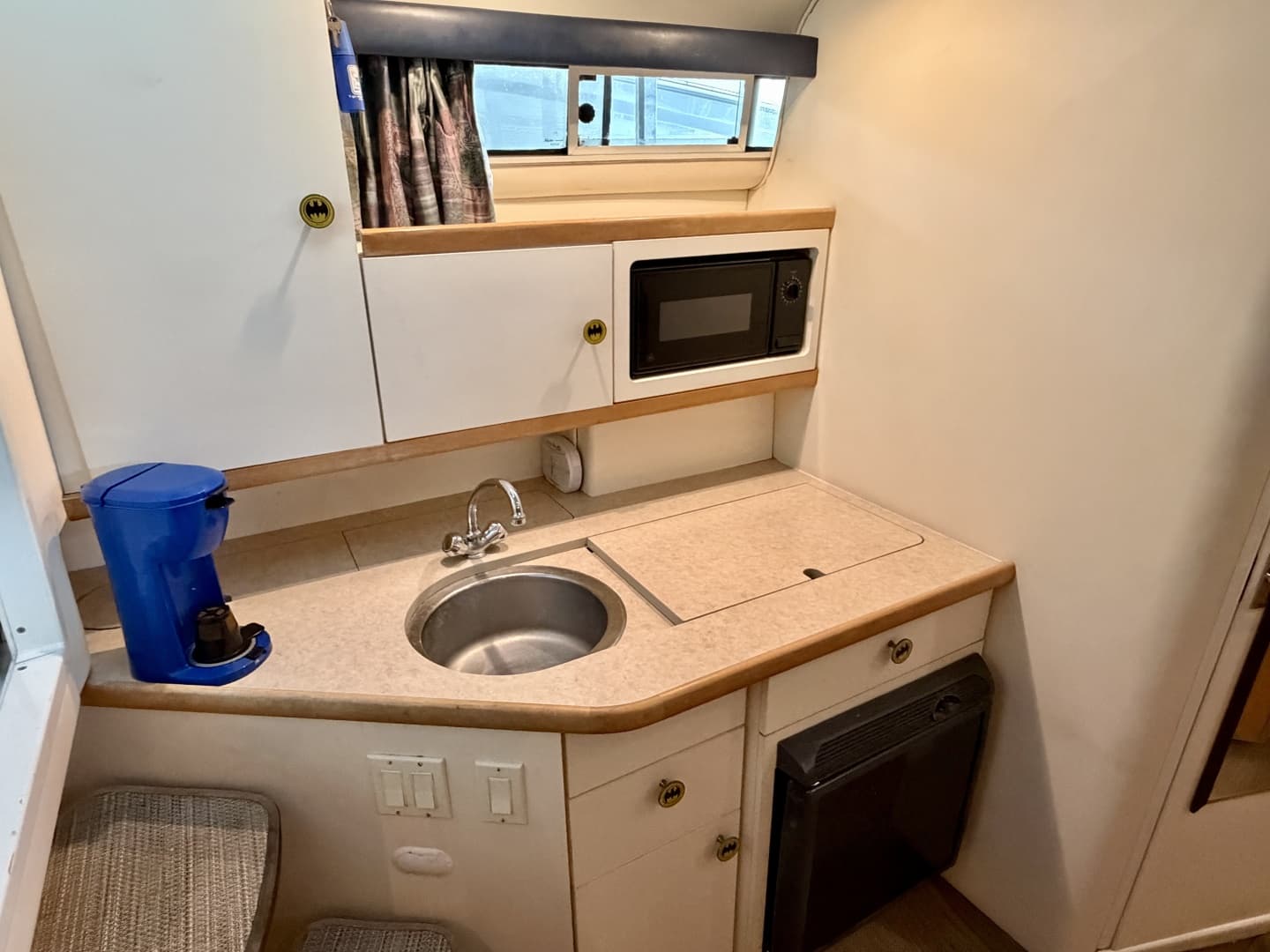 1996 Carver 310 Mid Cabin Express