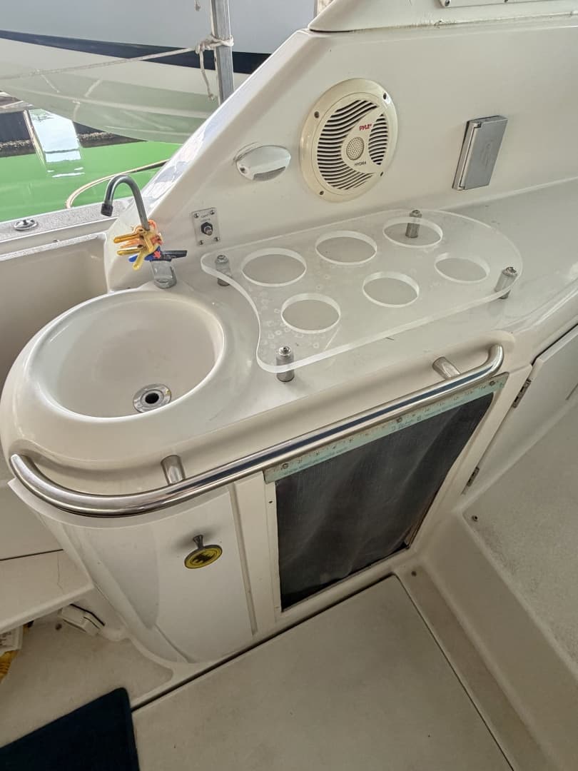 1996 Carver 310 Mid Cabin Express