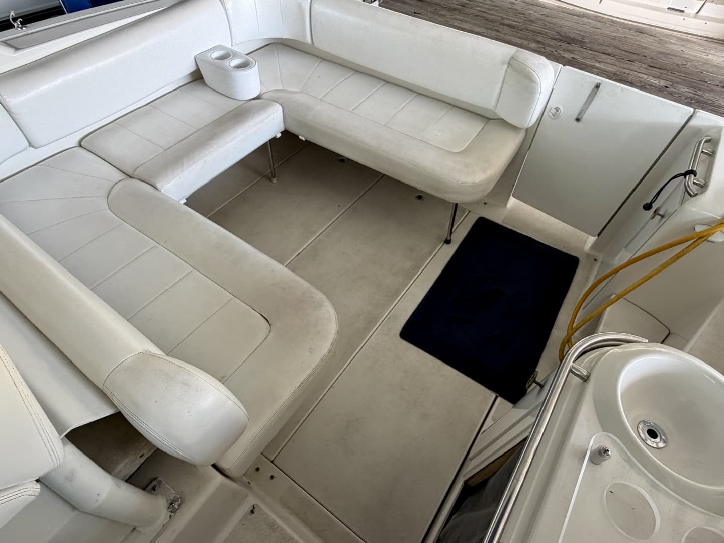 1996 Carver 310 Mid Cabin Express