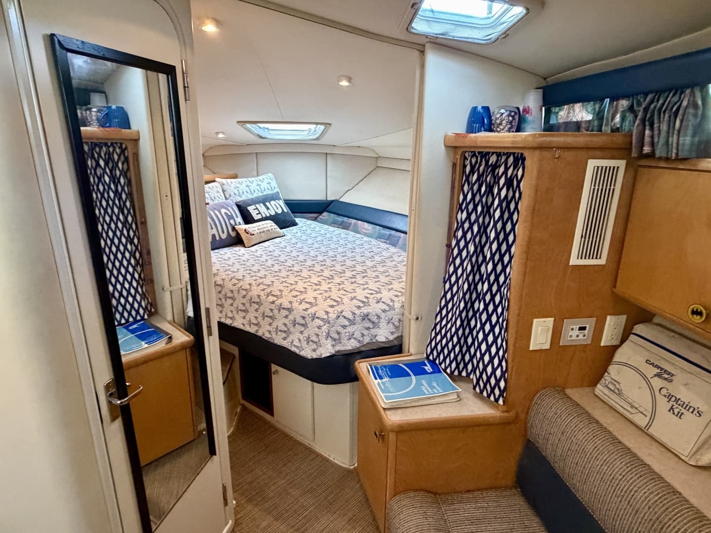 1996 Carver 310 Mid Cabin Express