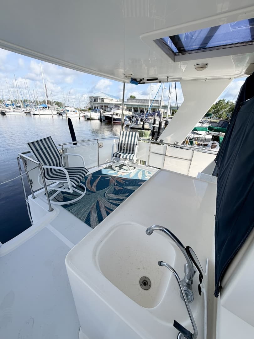 2006 Heritage East 36 Sundeck