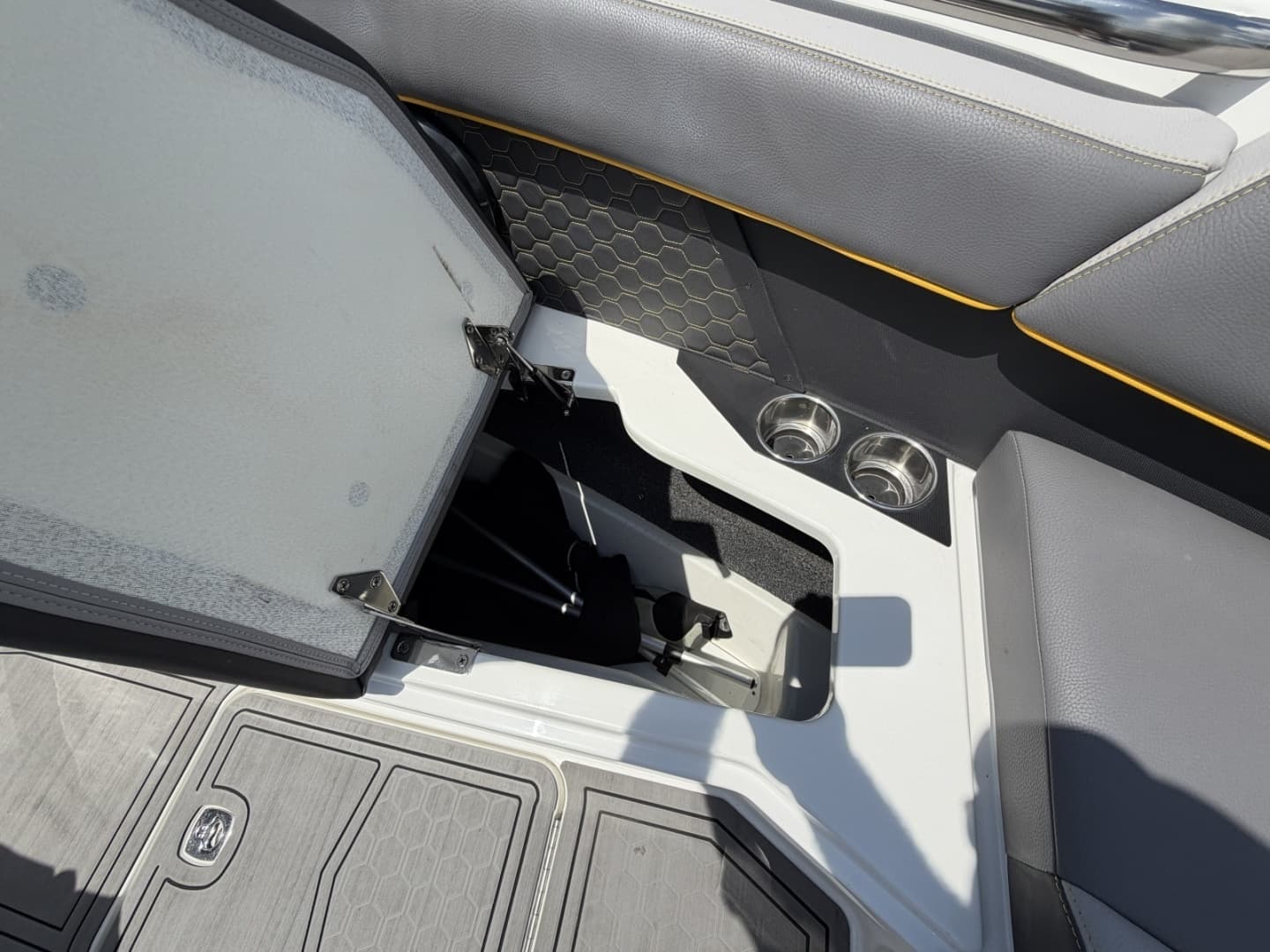 2021 Cobalt R8 Surf