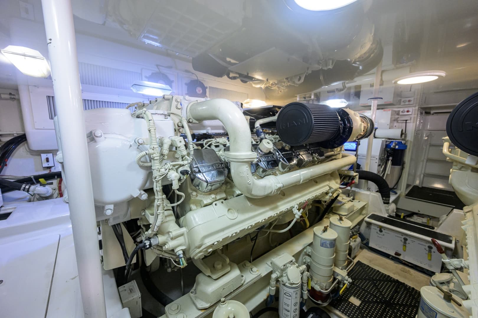 Viking 50 GETTIN' REEL - Engine Room