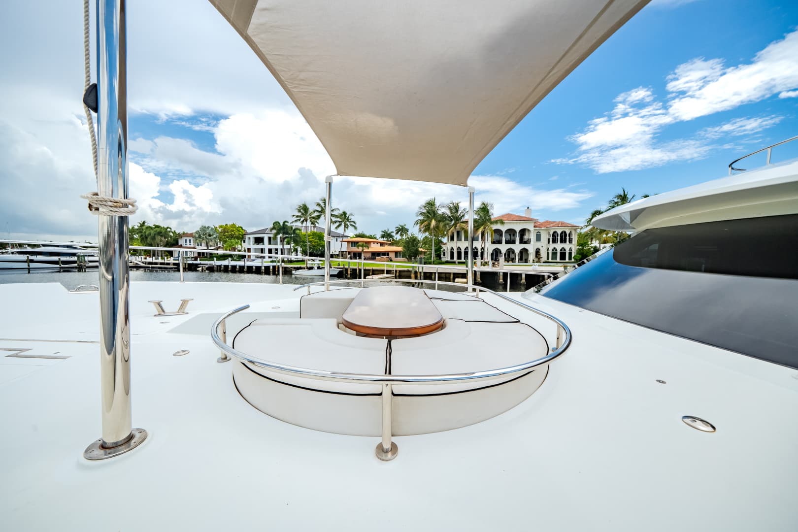 2016 Ocean Alexander 90 SKY LOUNGE