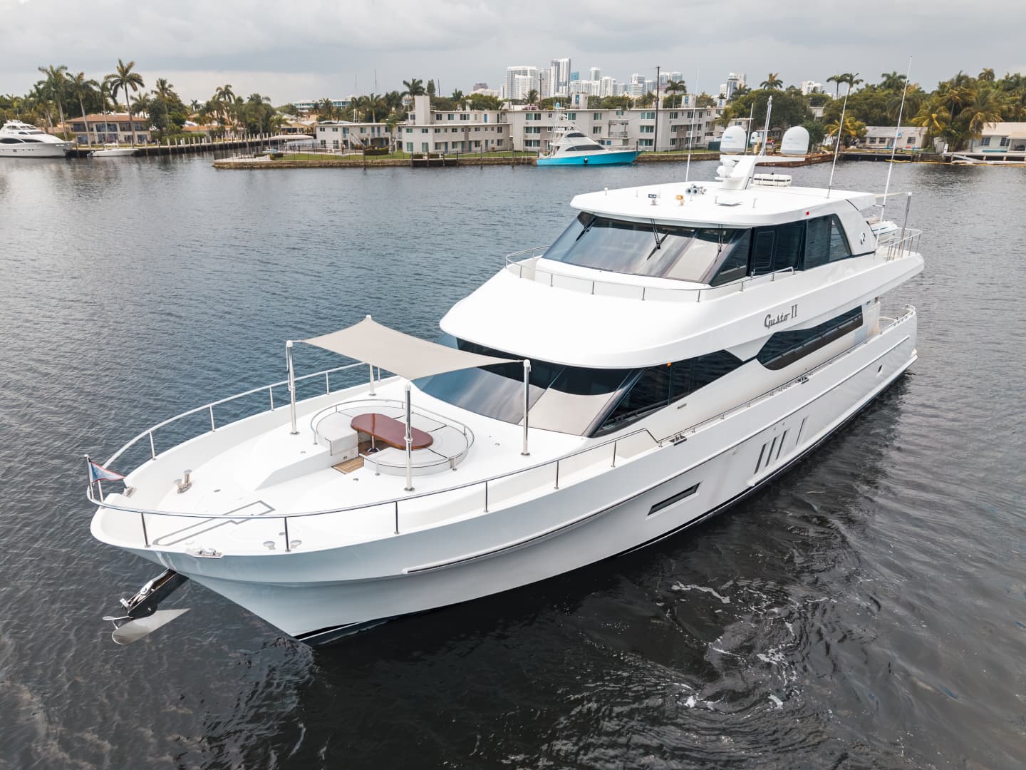 2016 Ocean Alexander 90 SKY LOUNGE