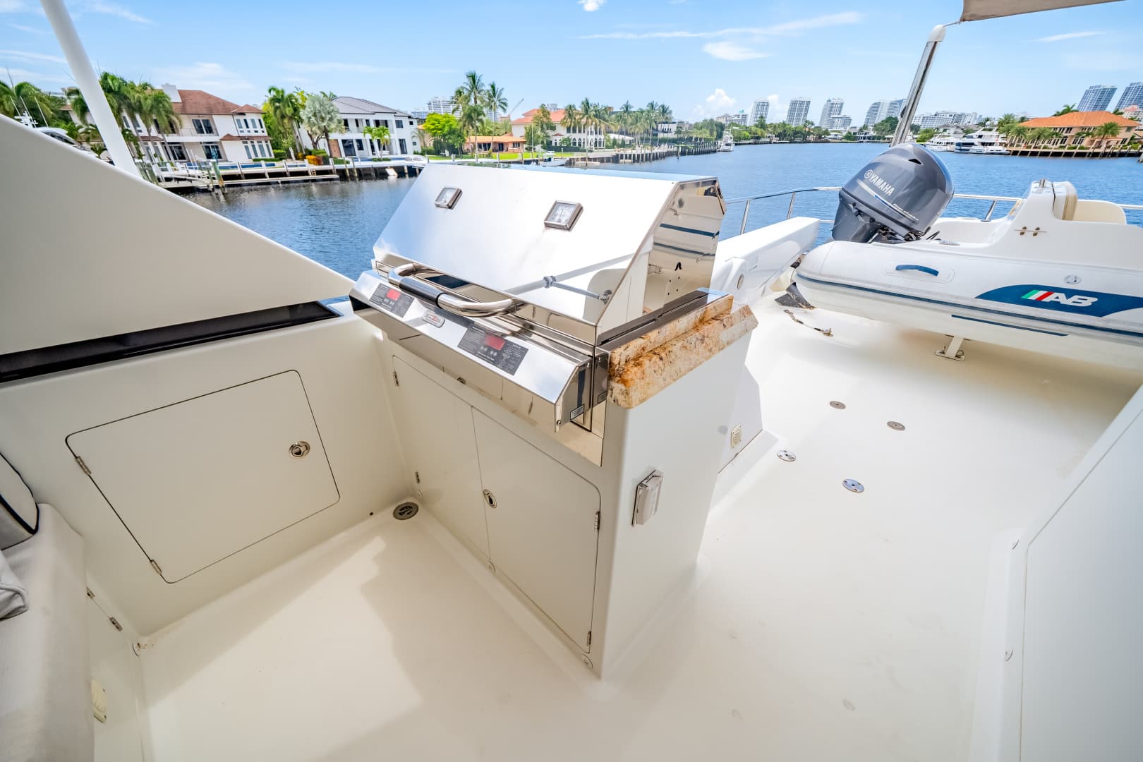 2016 Ocean Alexander 90 SKY LOUNGE