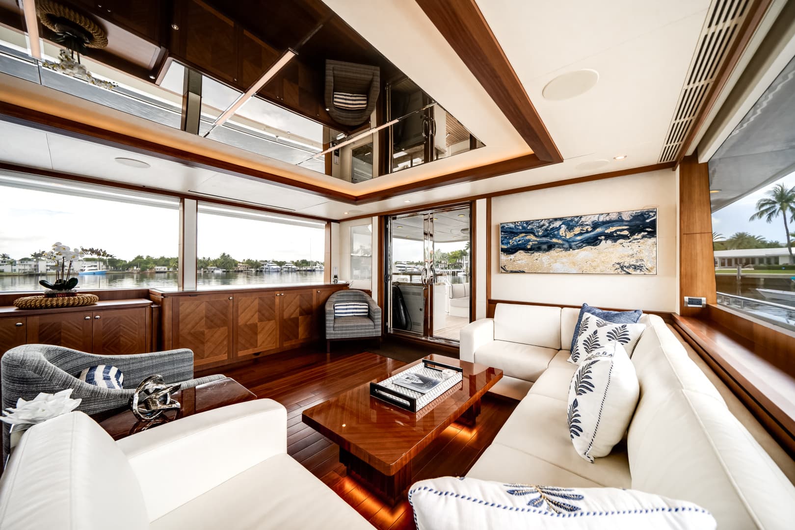 2016 Ocean Alexander 90 SKY LOUNGE