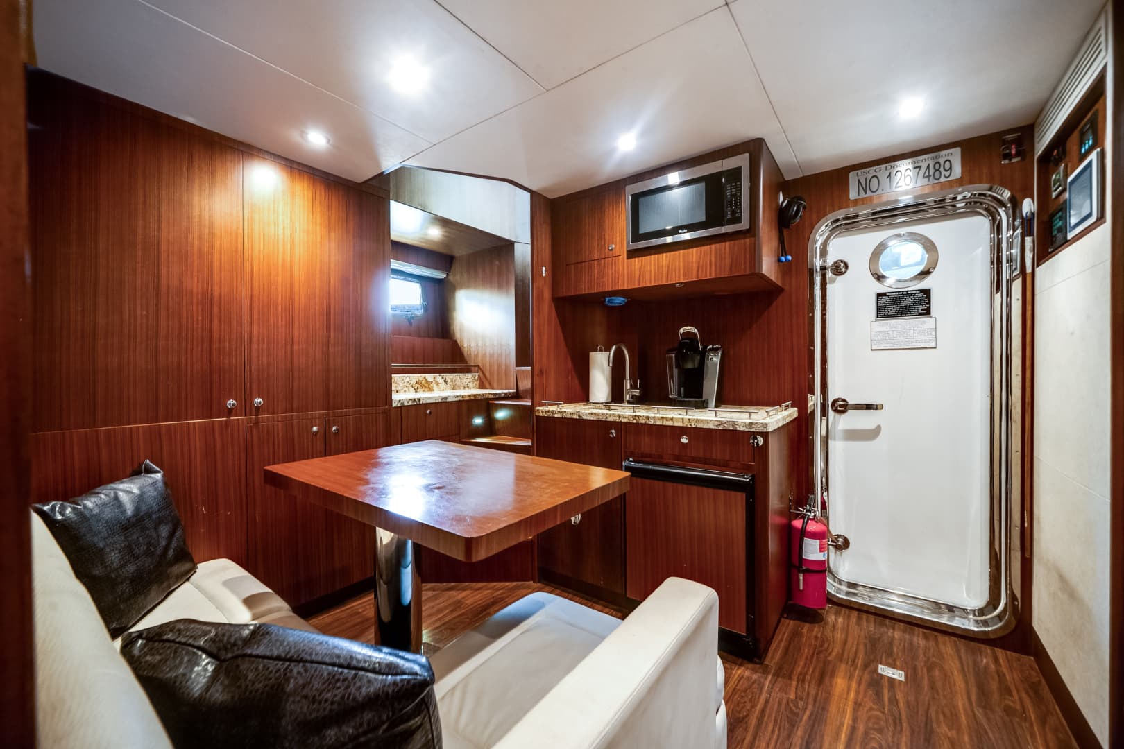 2016 Ocean Alexander 90 SKY LOUNGE
