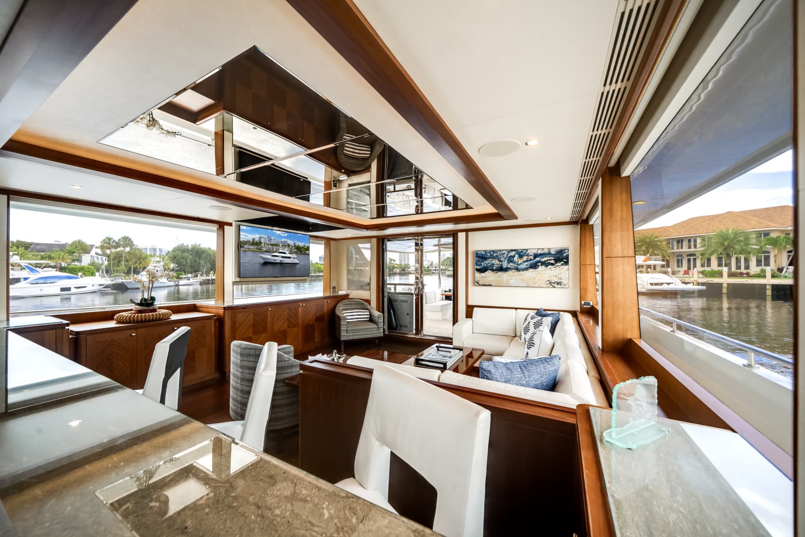2016 Ocean Alexander 90 SKY LOUNGE