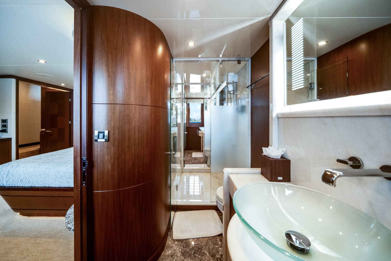 2016 Ocean Alexander 90 SKY LOUNGE