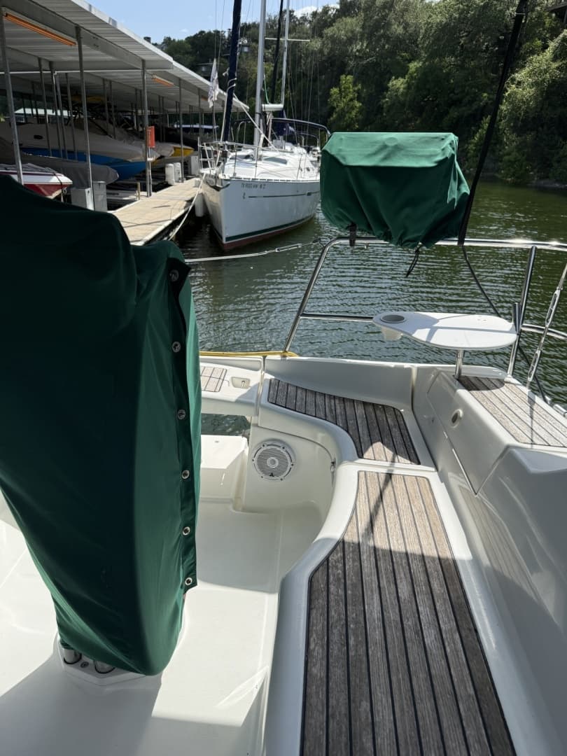 Stern Rail Seats