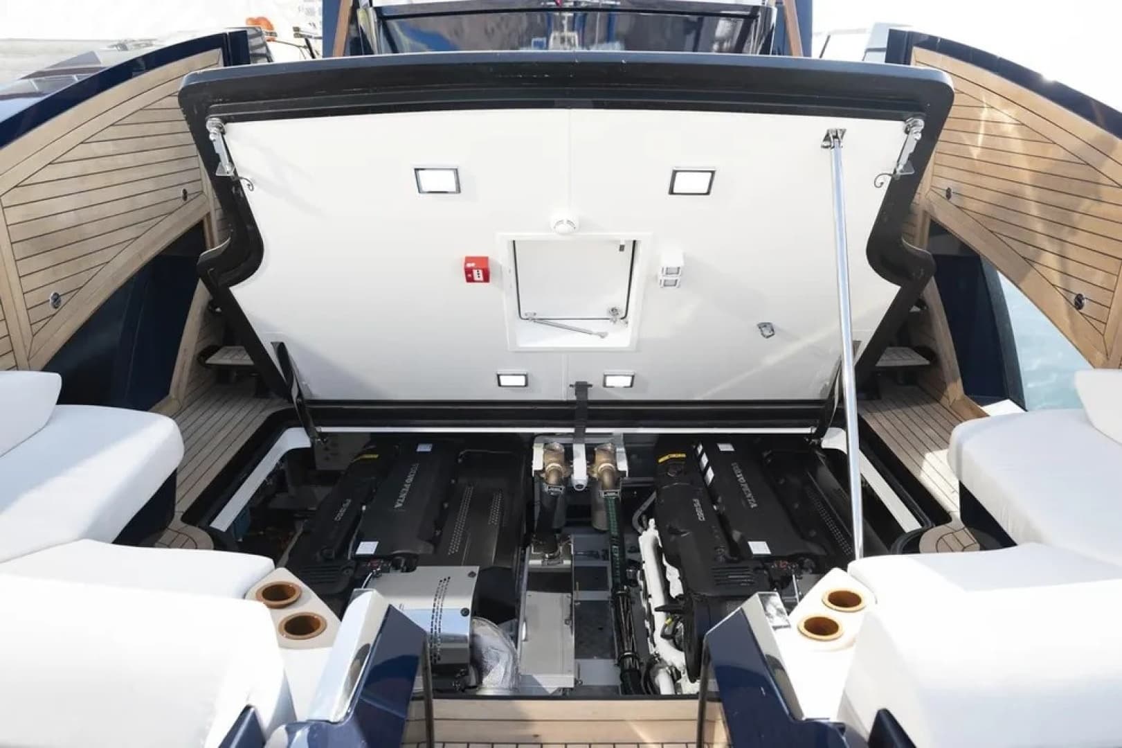 2023 Lazzara Yachts 
