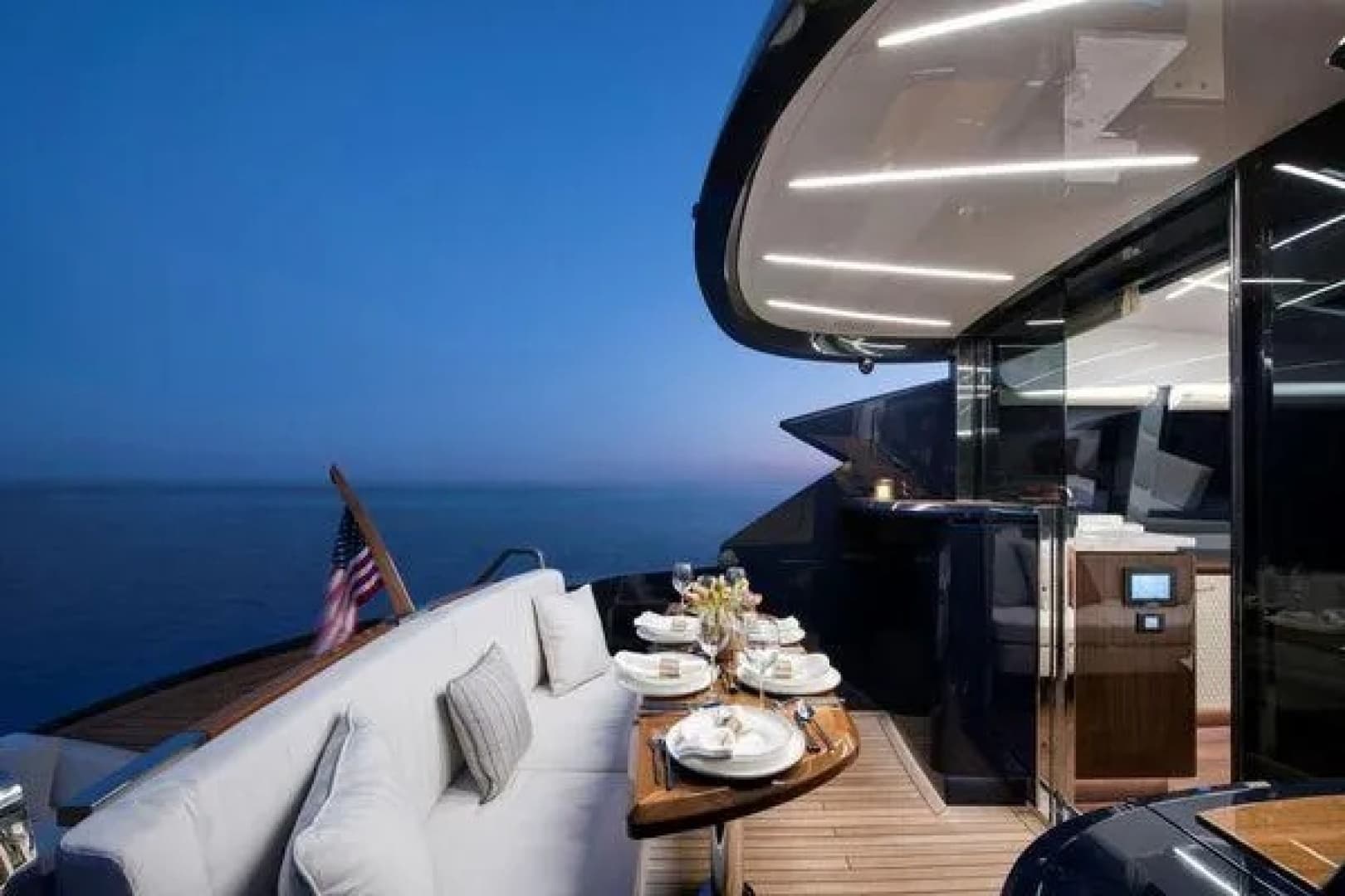 2023 Lazzara Yachts 