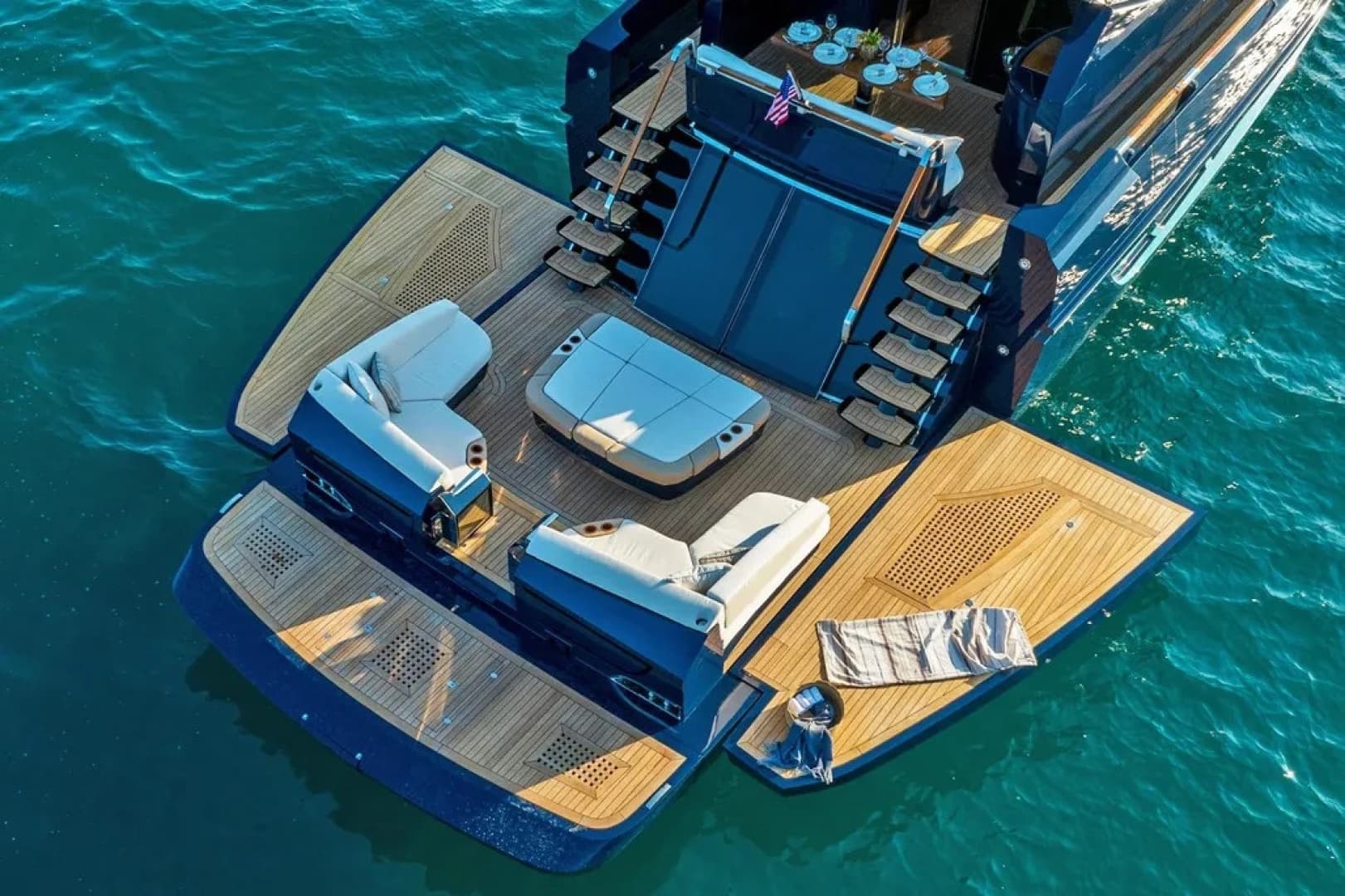 2023 Lazzara Yachts 