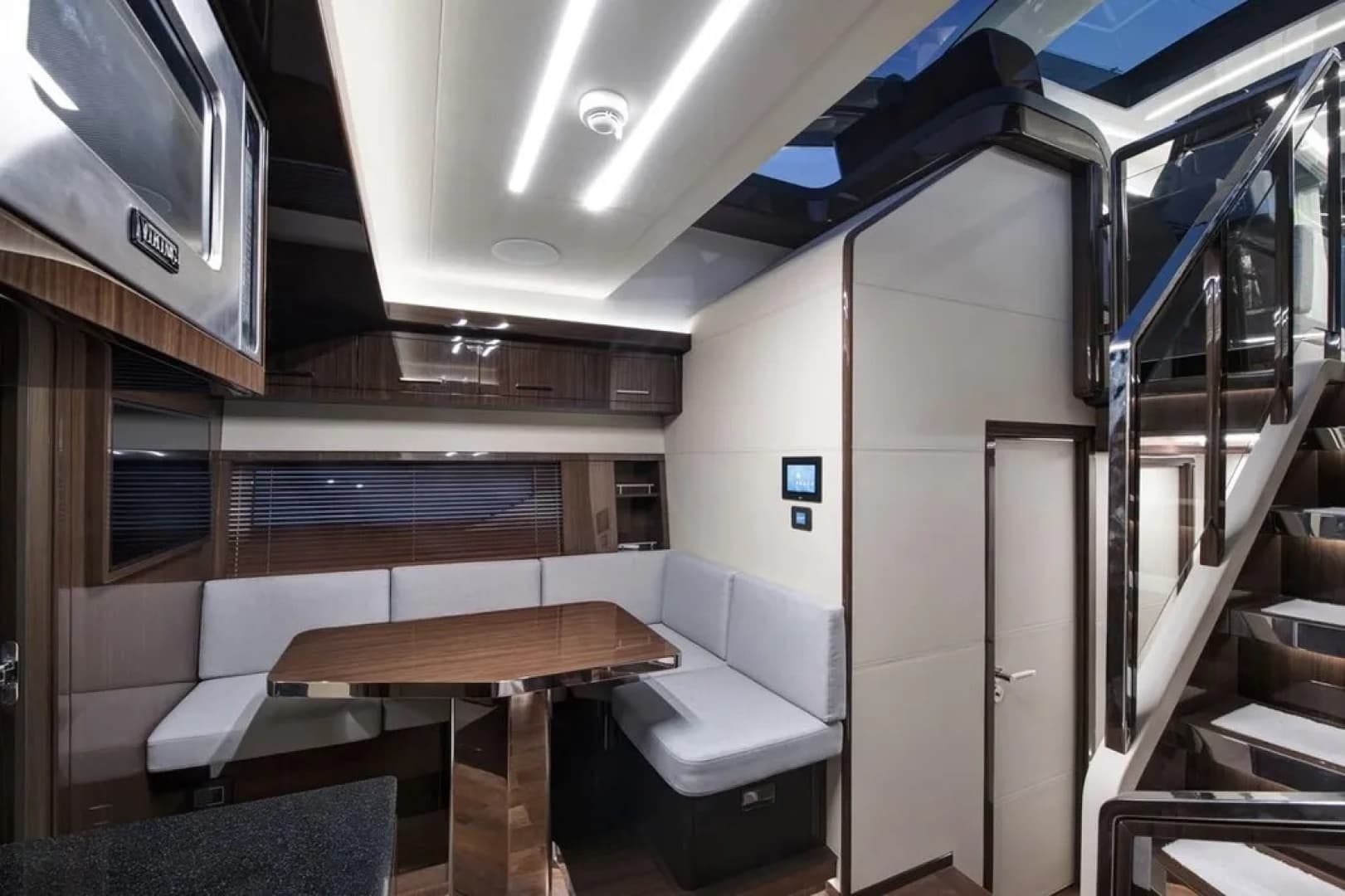 2023 Lazzara Yachts 