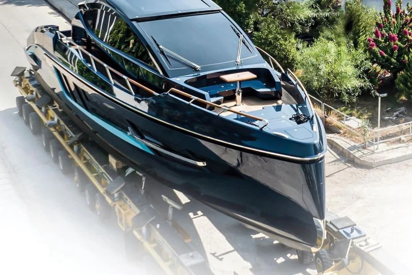2023 Lazzara Yachts 