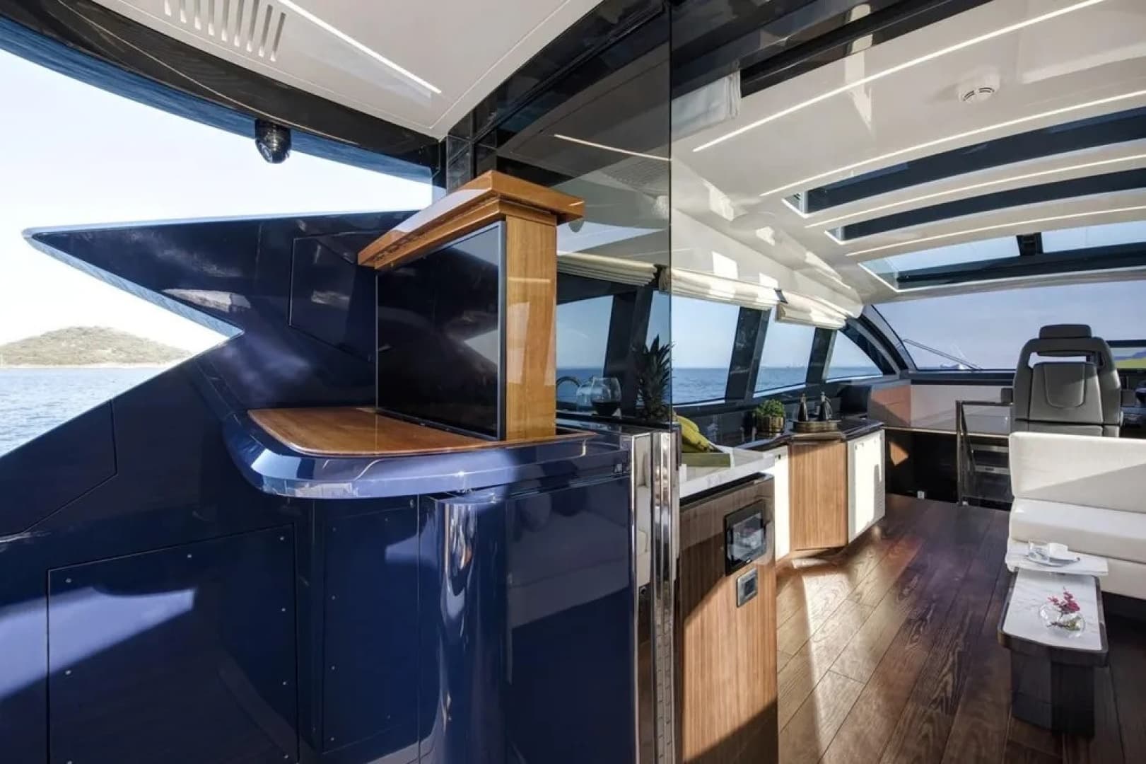 2023 Lazzara Yachts 