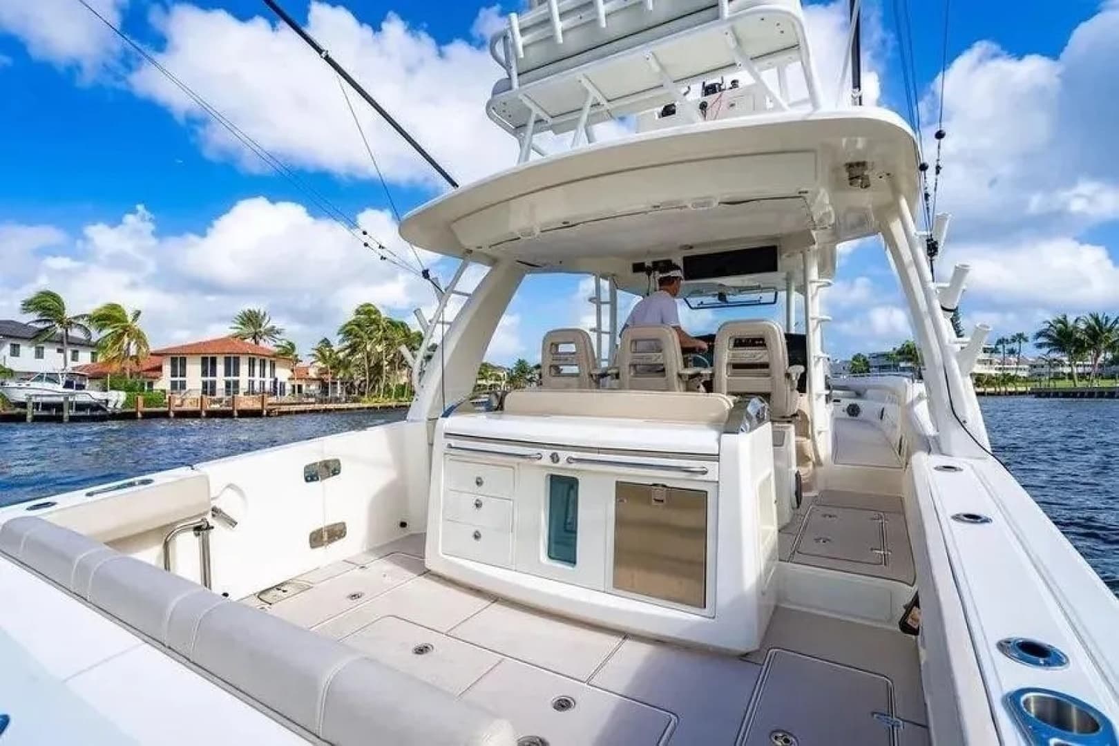 2022 Boston Whaler 
