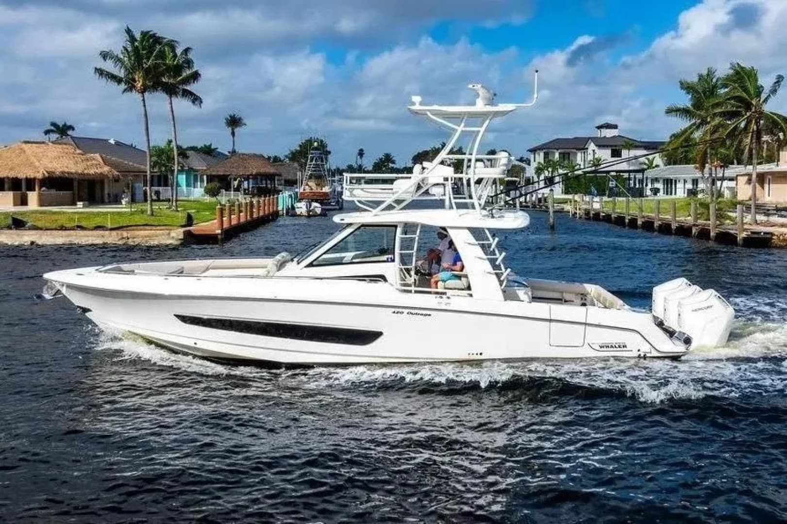 2022 Boston Whaler 