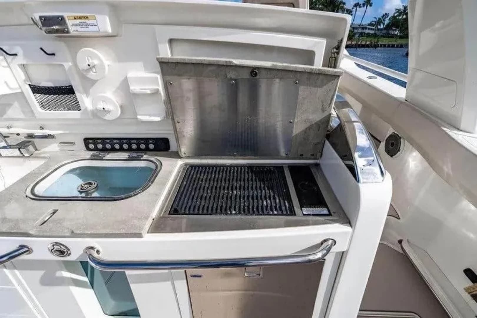 2022 Boston Whaler 