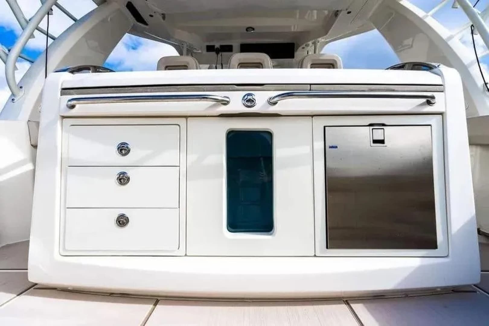 2022 Boston Whaler 