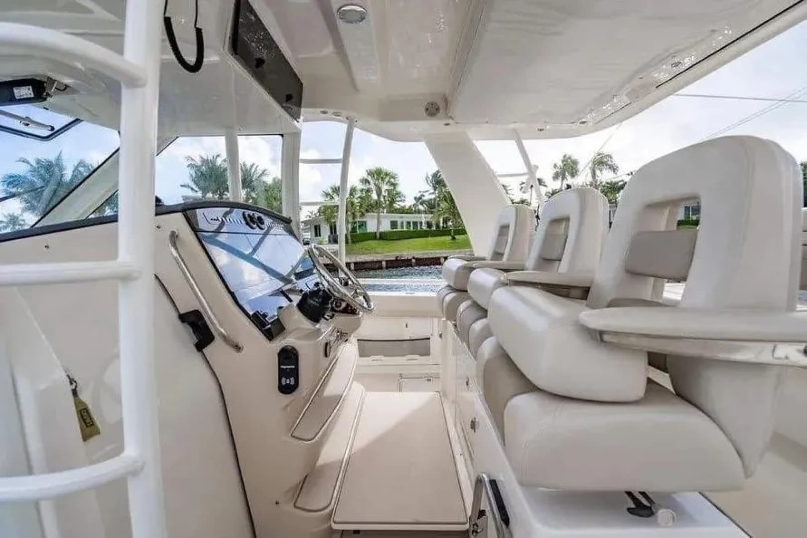 2022 Boston Whaler 