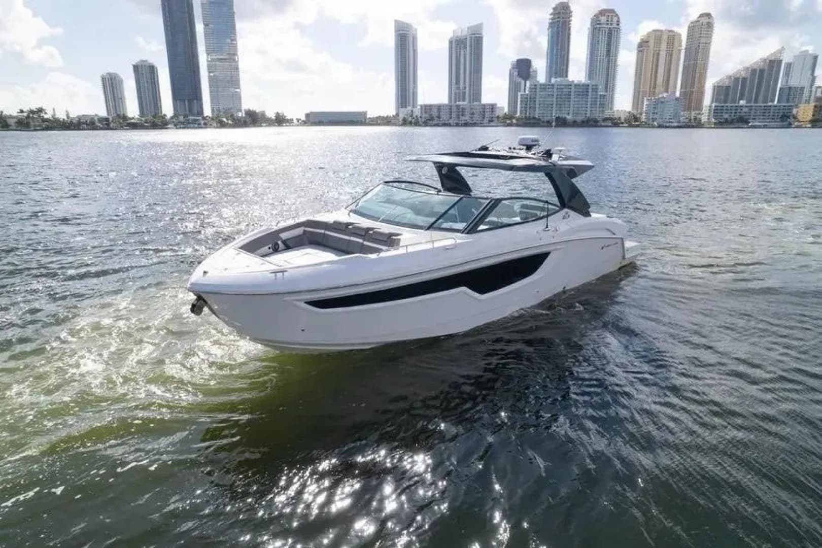 2021 Cruisers Yachts 